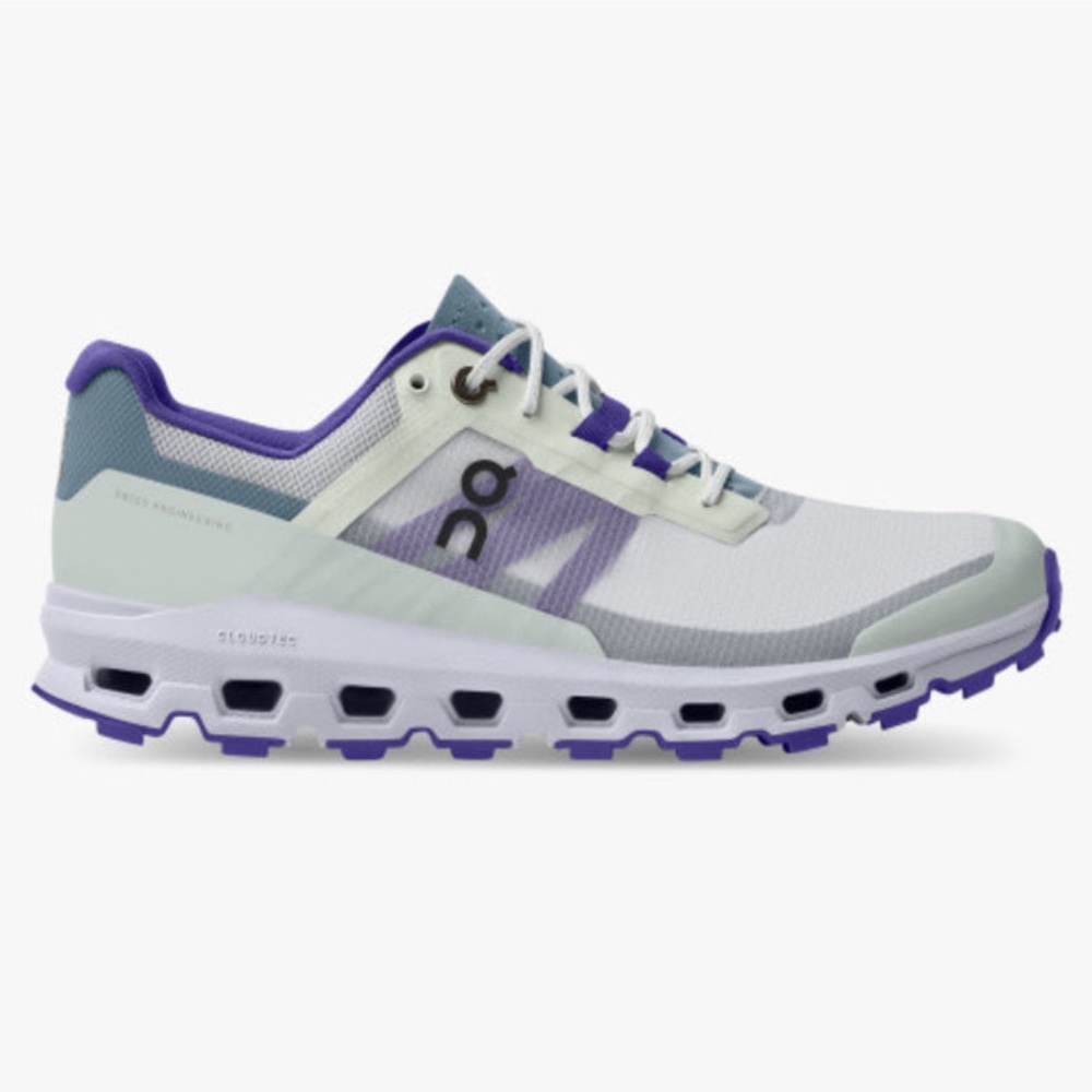 NWOT On Running Cloudvista Sneakers